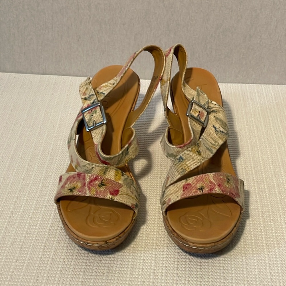 BOC, born concept, tapestry fabric, floral, wedge, platform sandals. Size 10M